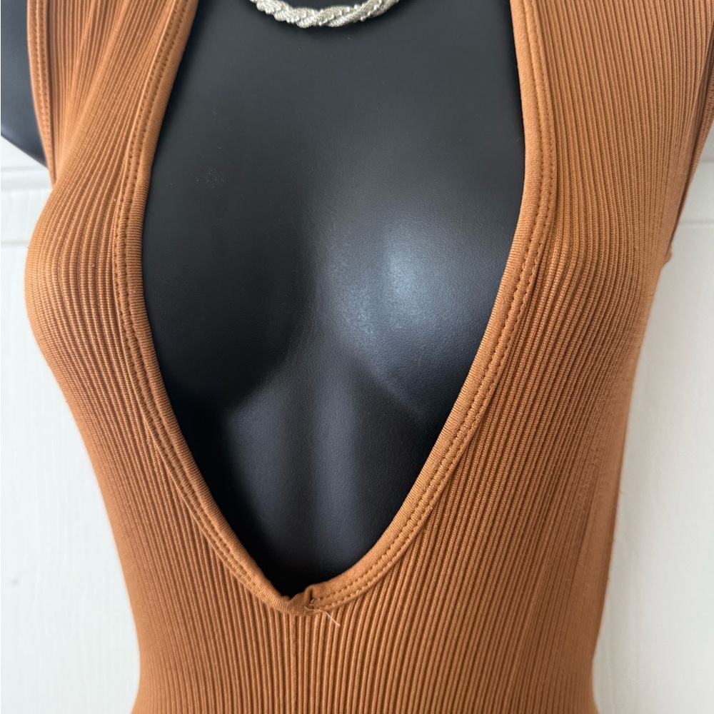 Daisy Tan Ribbed Top - Picture 2 of 5
